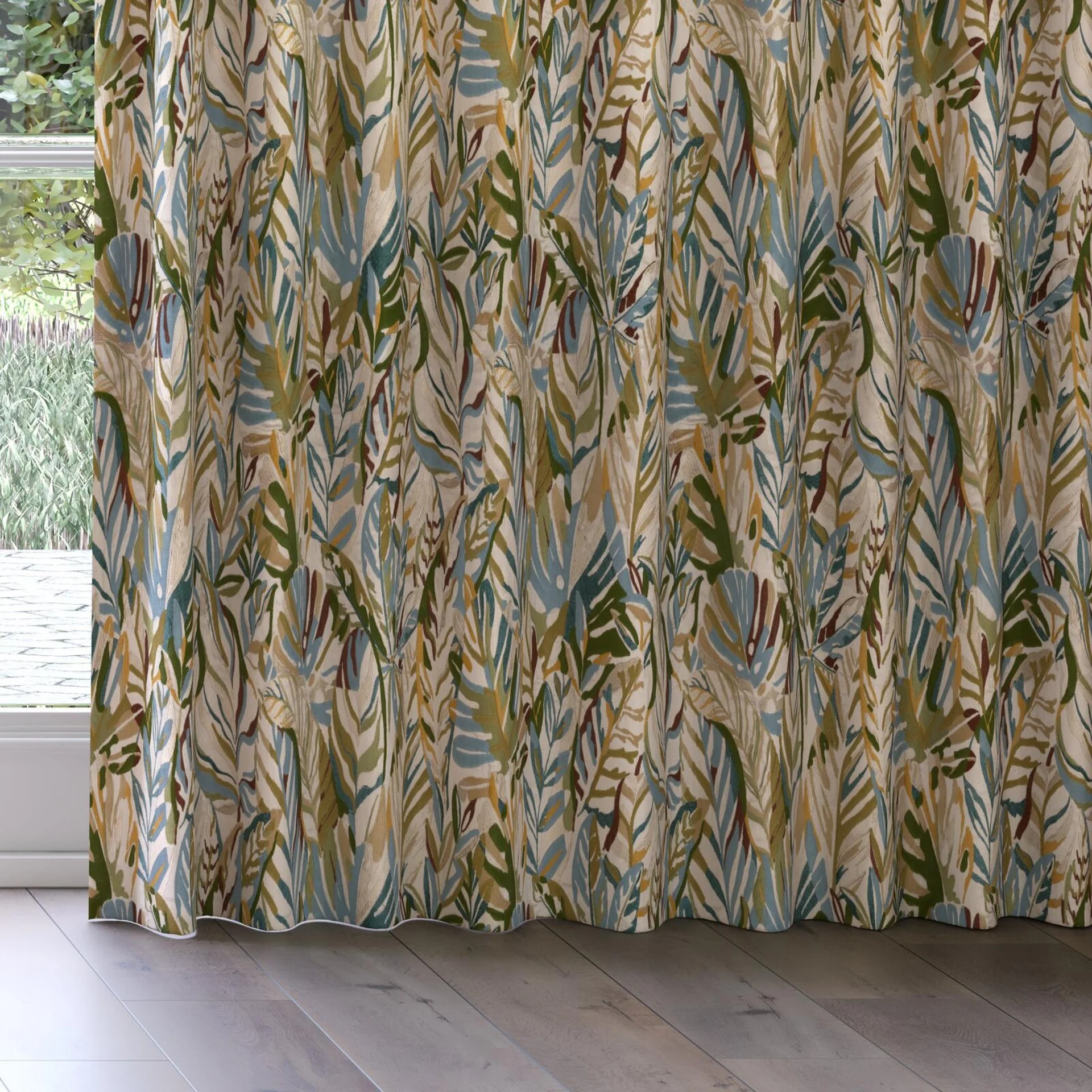 Bottom view of Cordia Lagoon, on curtain rail