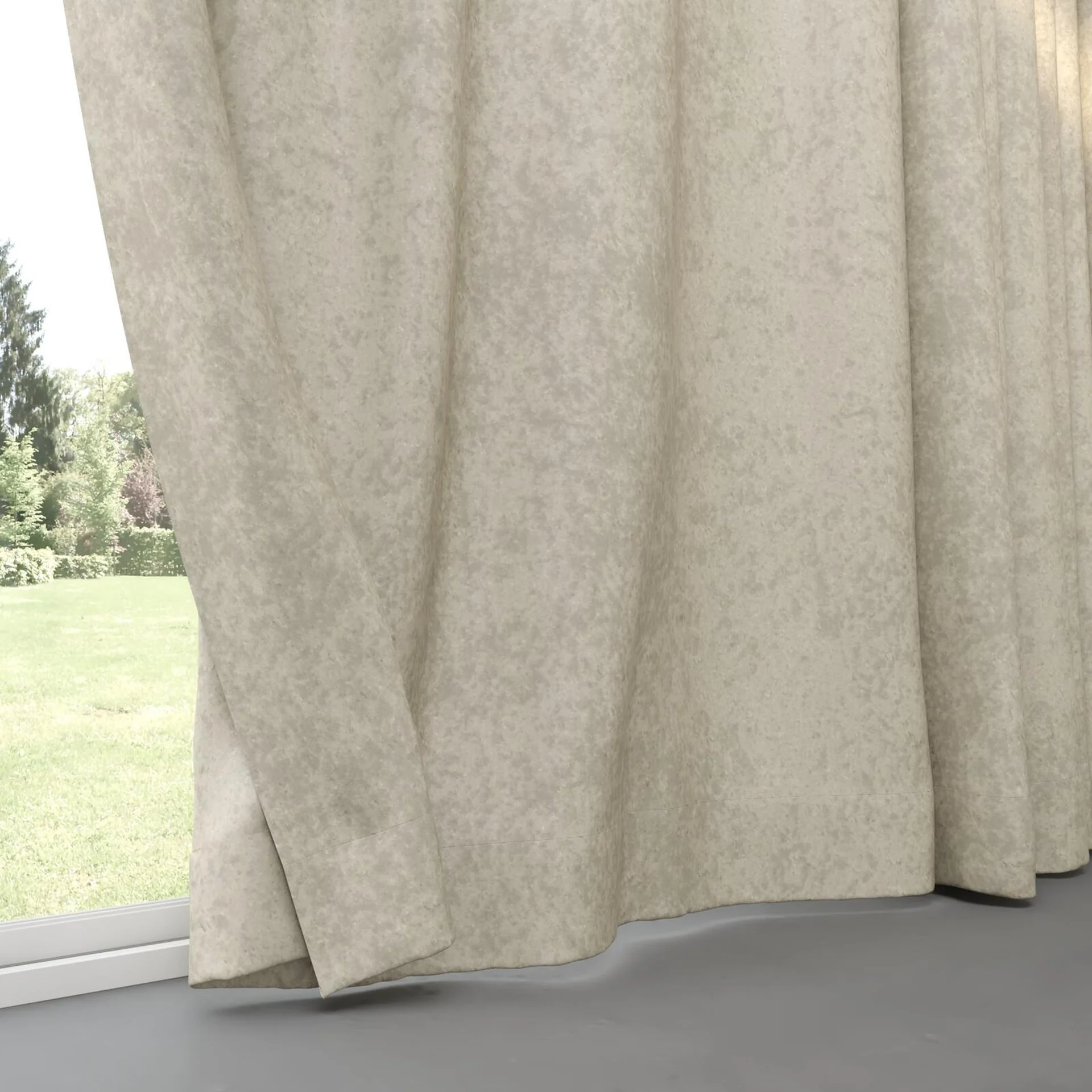 Bottom view of Opera Silver, pinch pleat