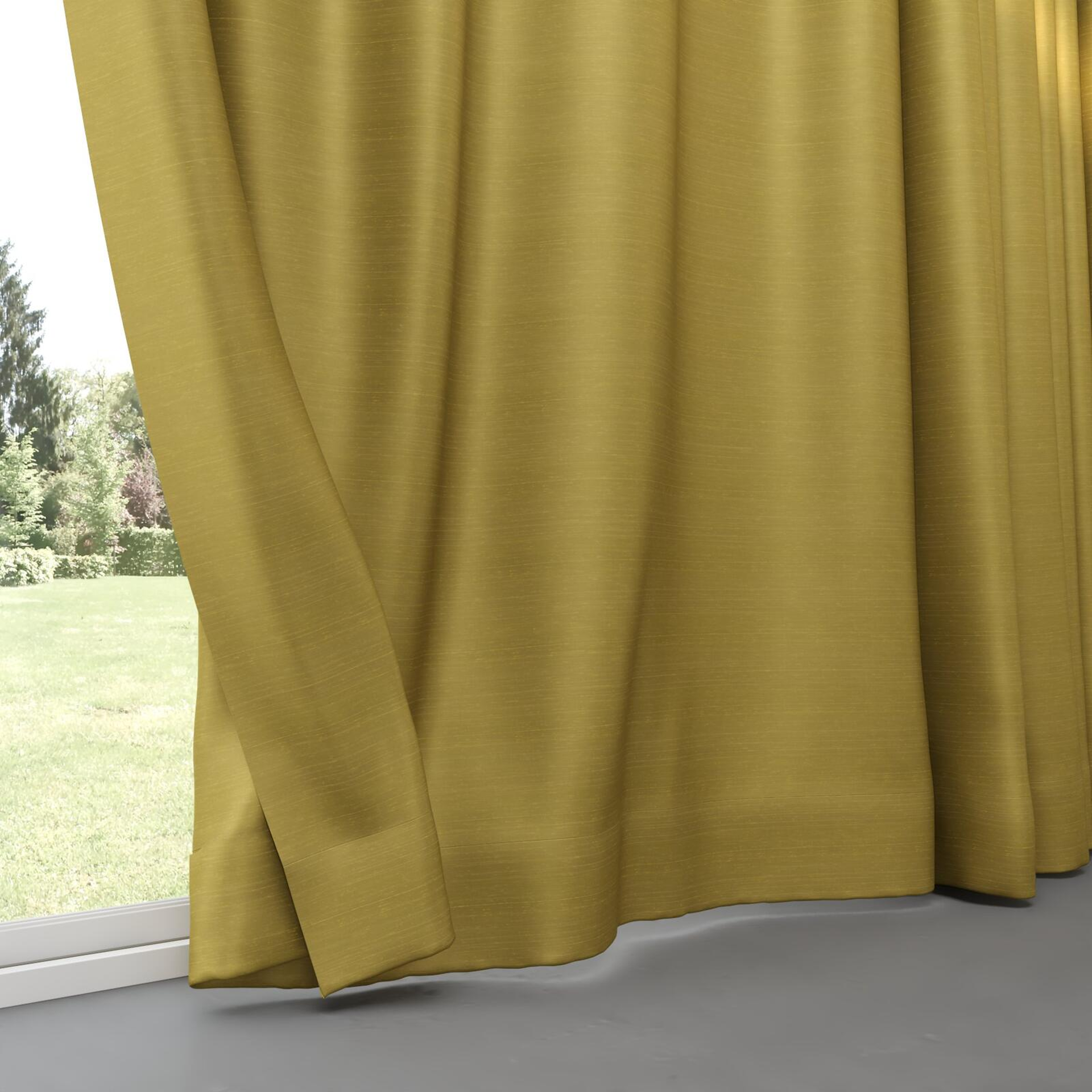 Bottom view of Silky Honey, pinch pleat