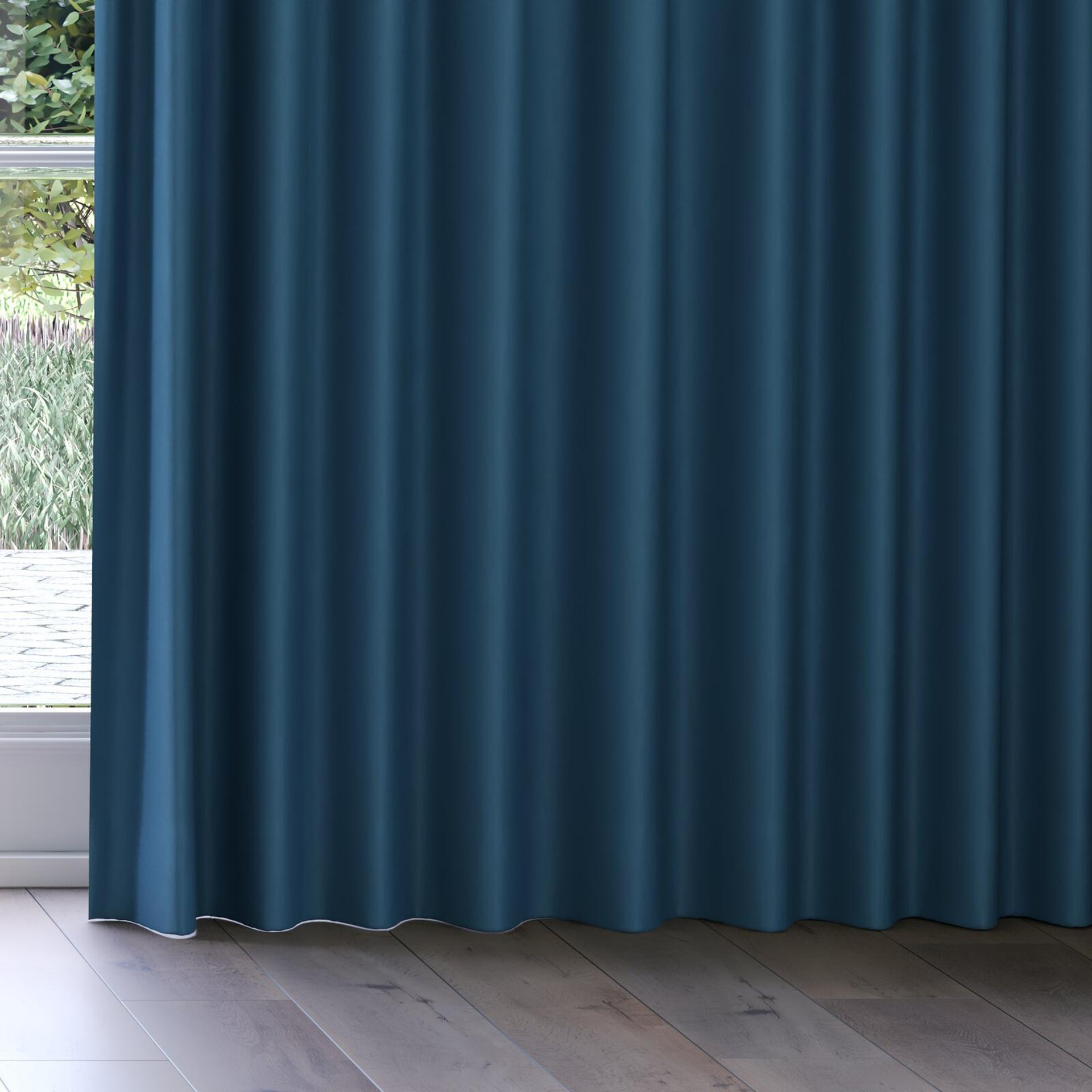 Bottom view of Vela Nautical, on curtain rail