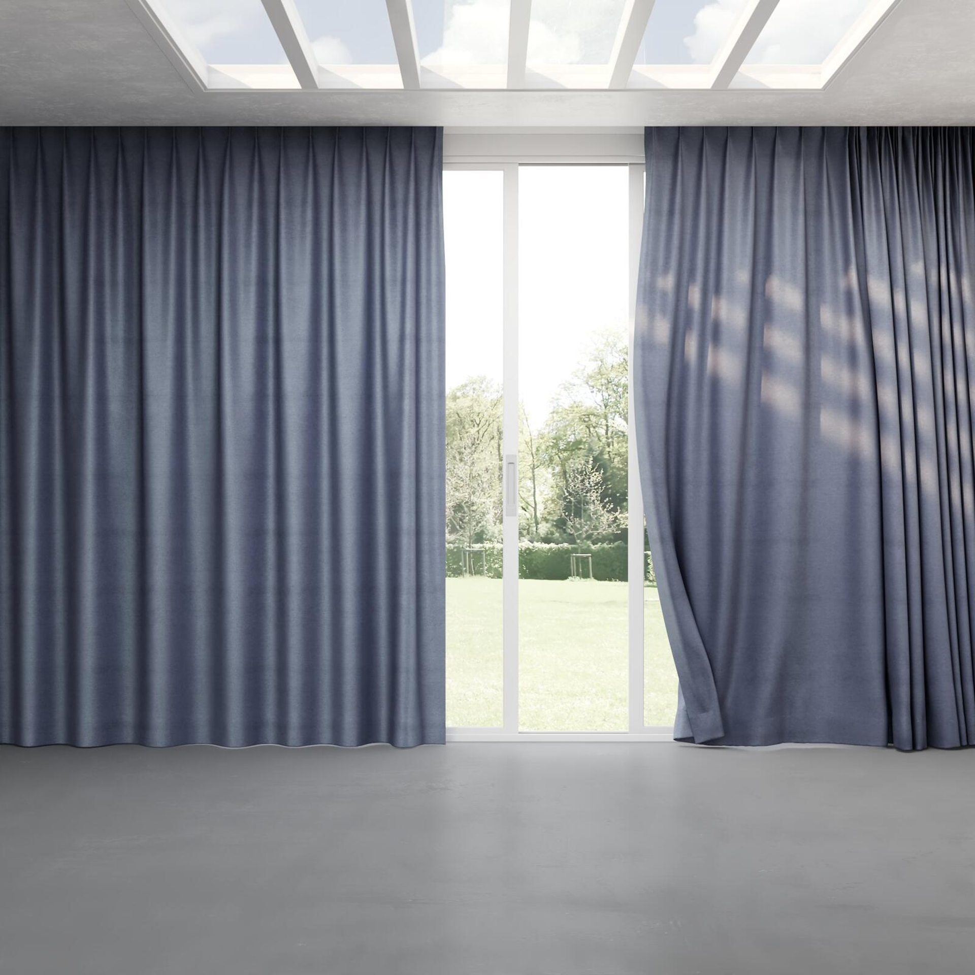 Full view of Baron Cloud, pinch pleat