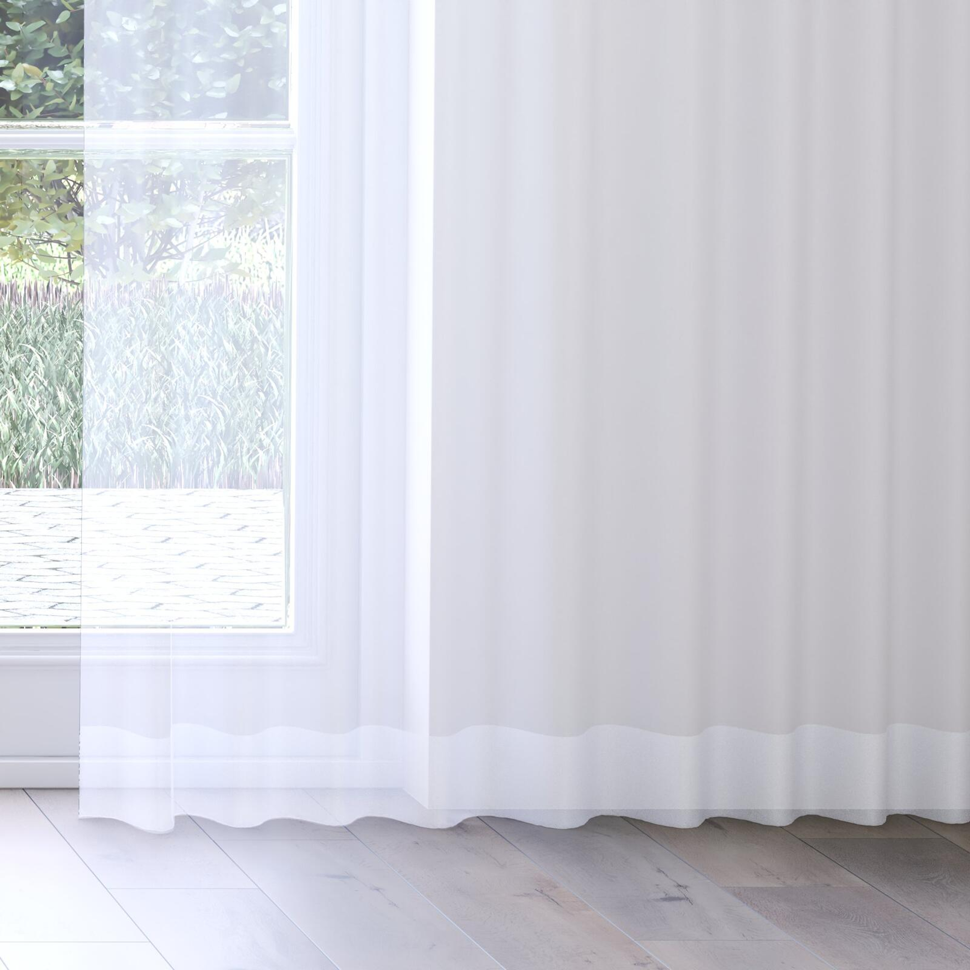 Bottom view of Xo Mist, on curtain rail