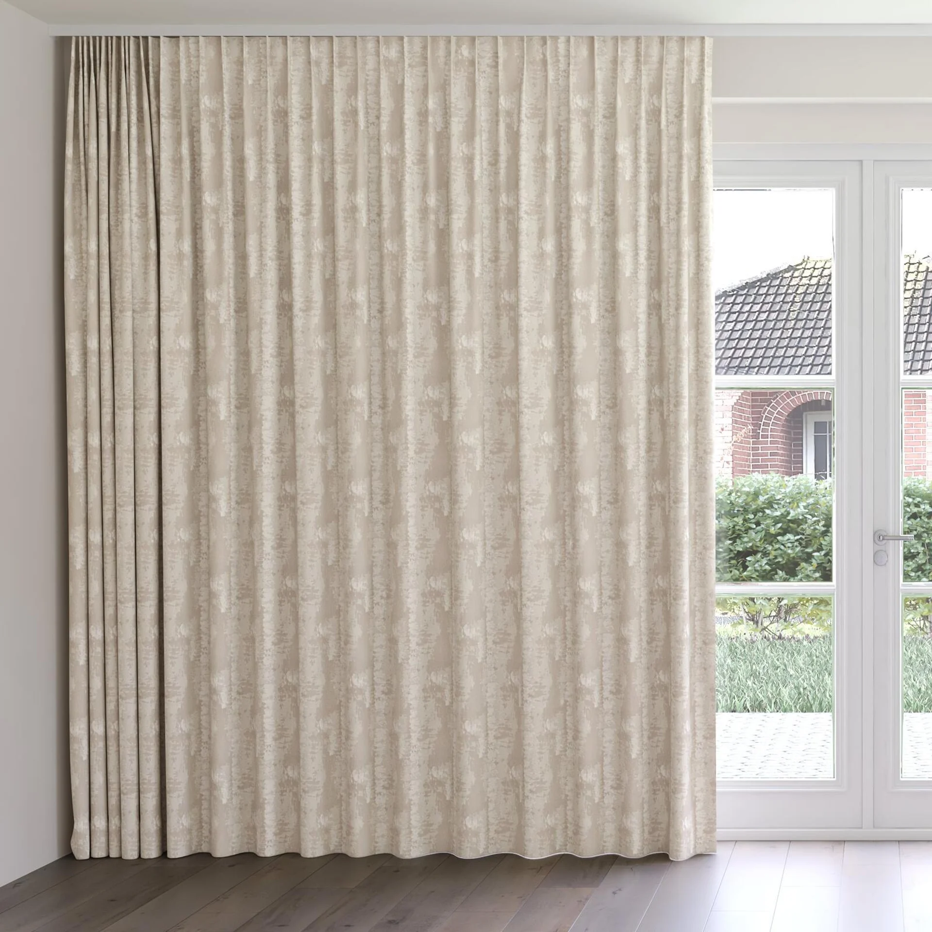 Front view of Lassen Sesame, on curtain rail