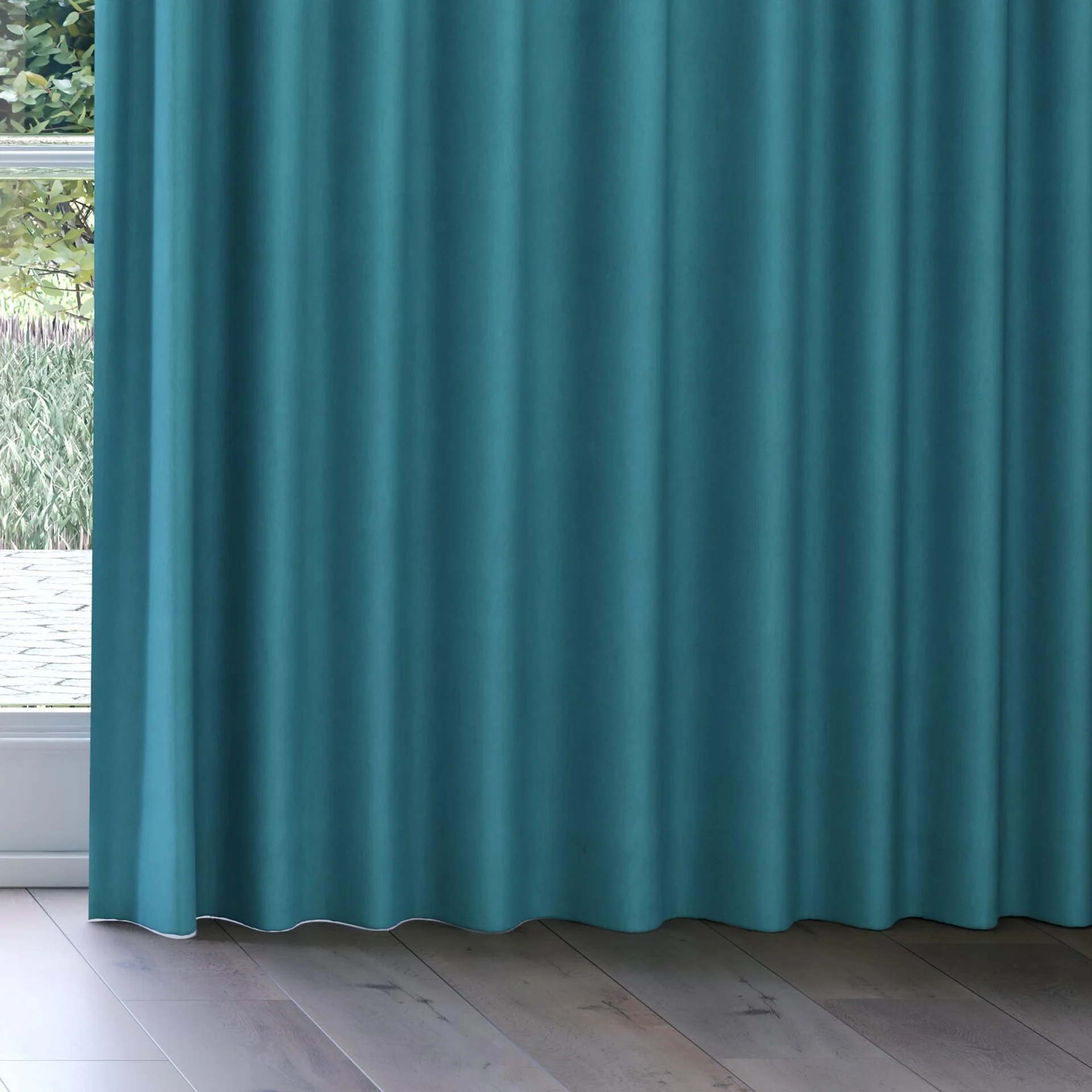 Bottom view of Lech Aqua, on curtain rail