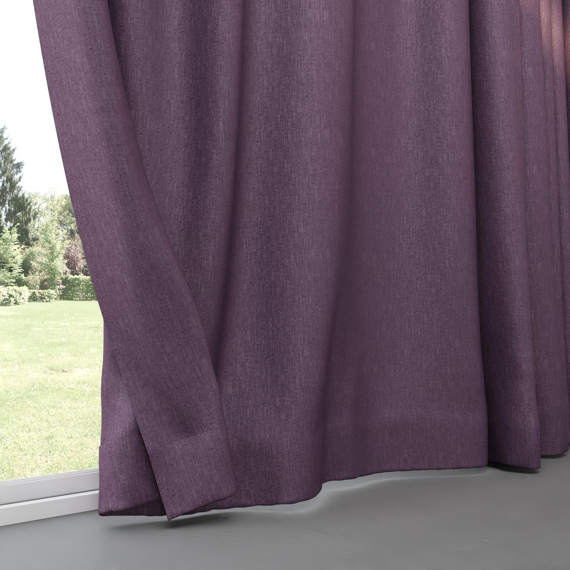 Bottom view of Bronco Pansy, pinch pleat