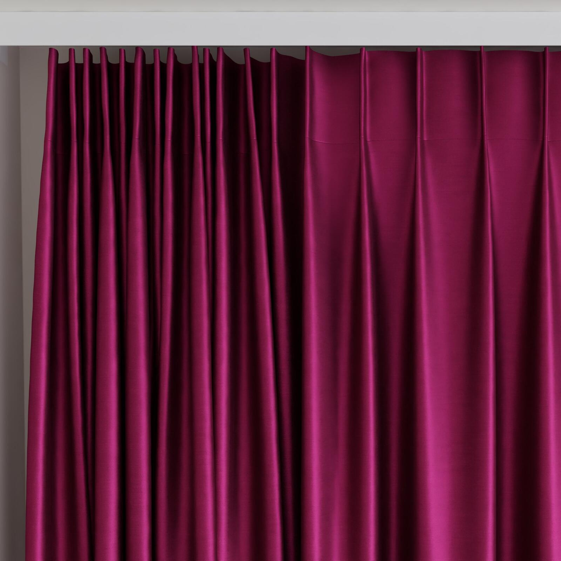 Top view of Mont Blanc Azalea, on curtain rail