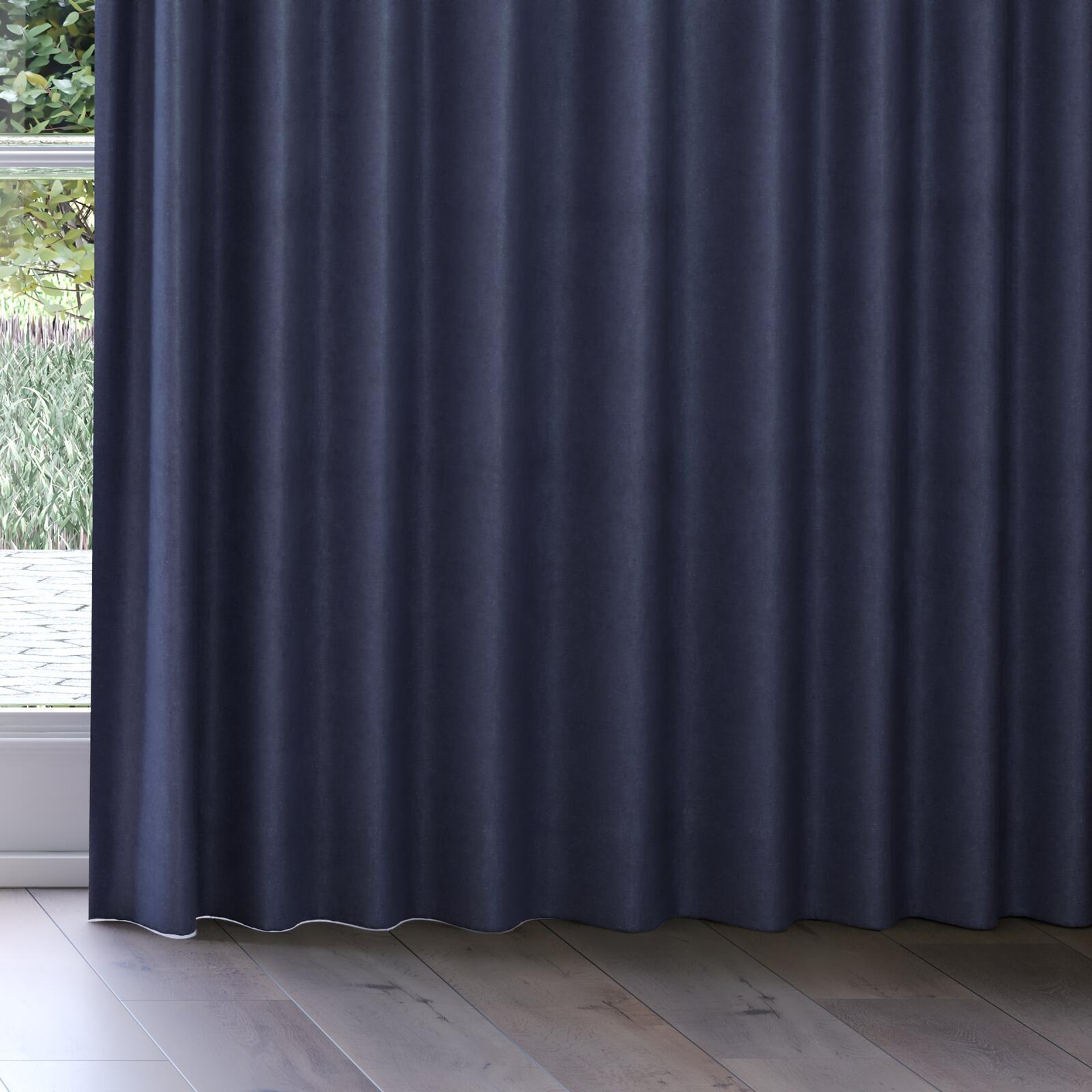 Bottom view of Baron Sapphire, on curtain rail