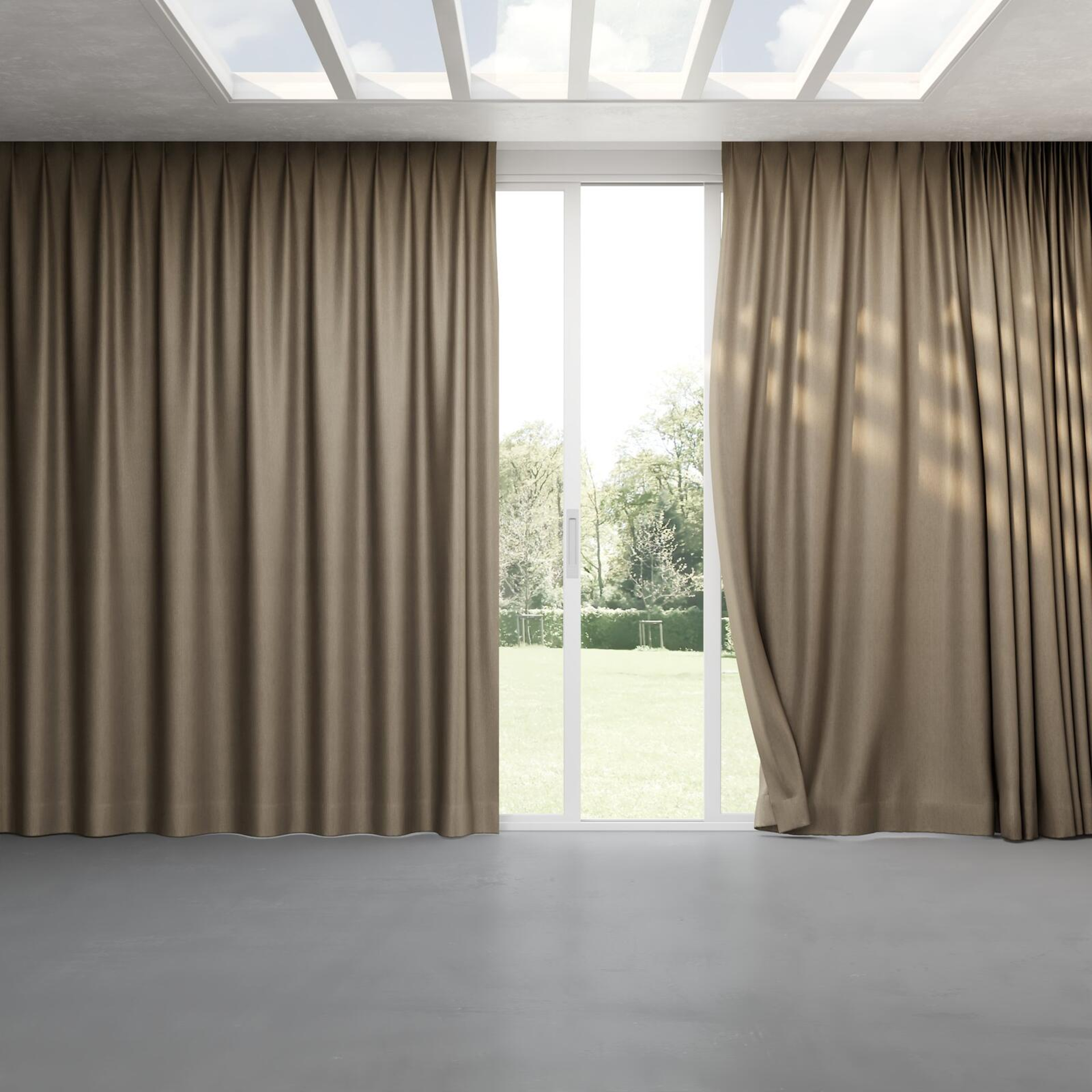 Full view of Hombre Stucco, pinch pleat