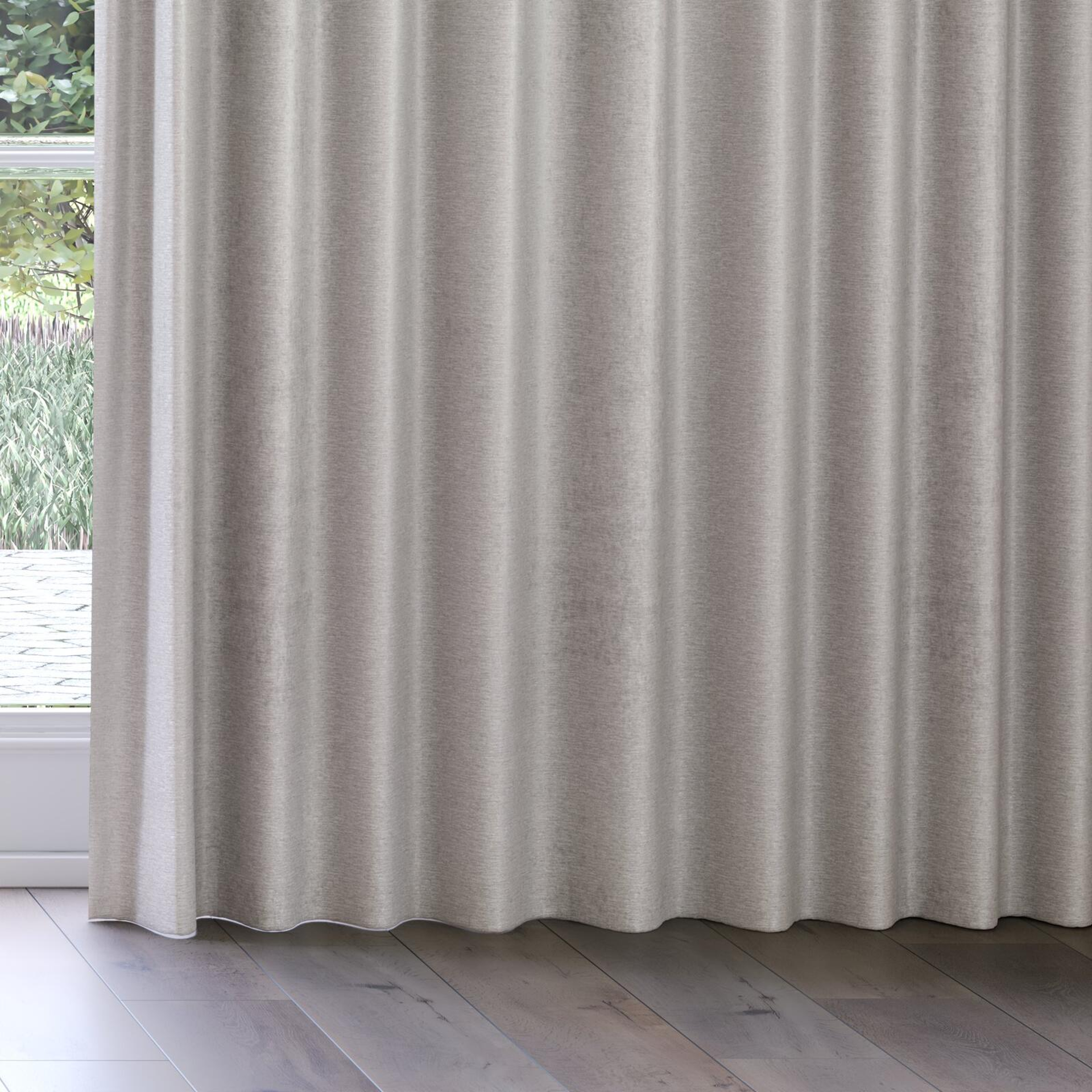 Bottom view of Lambada Fog, on curtain rail