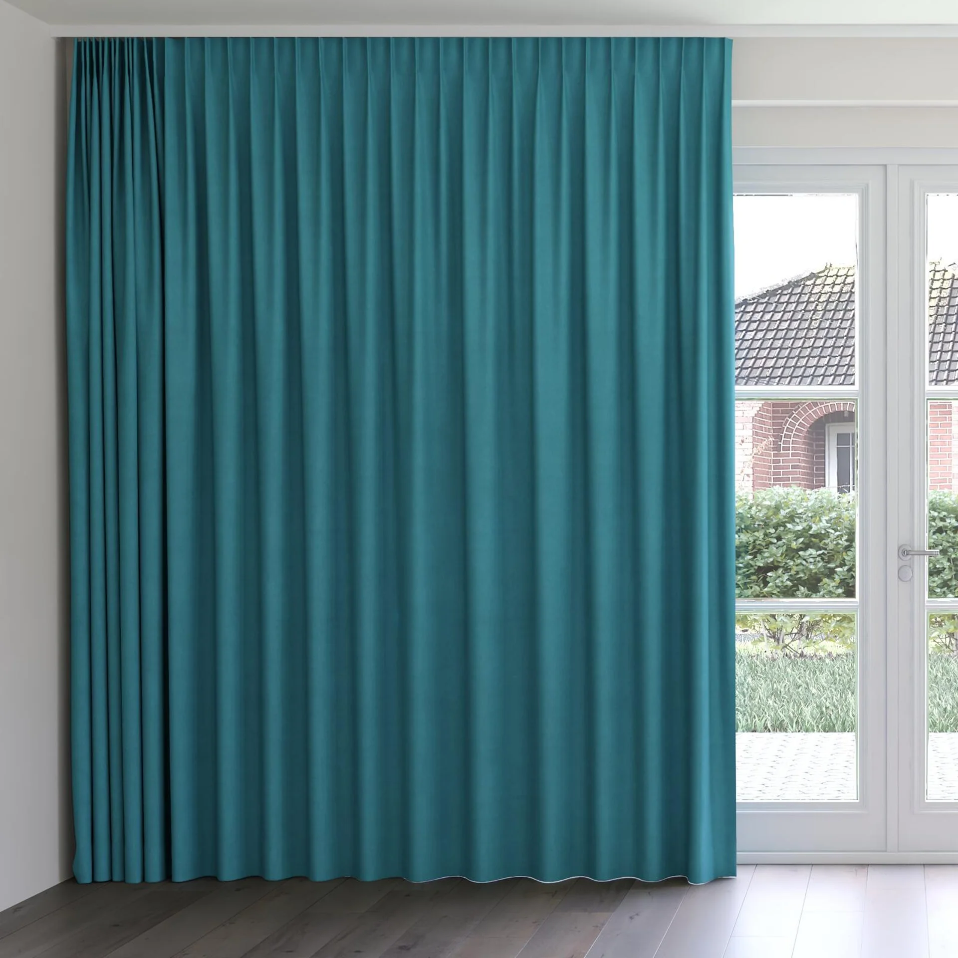 Front view of Lech Aqua, on curtain rail